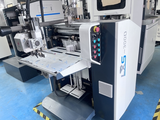 Os cosméticos espertos da sapata vestem a máquina de empacotamento rígida da caixa do banco do poder completamente automática