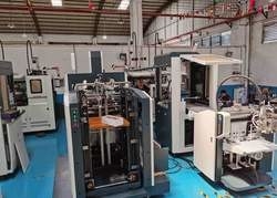 Os cosméticos espertos da sapata vestem a máquina de empacotamento rígida da caixa do banco do poder completamente automática