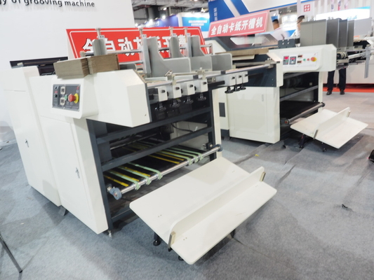 Liga de alumínio da categoria industrial que sulca a máquina, 2050*1520*1400mm, Max Grooving Thickness 0.8-2.5mm