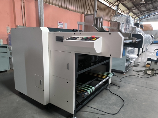 Máquina automática de ranhuras em V - A solução definitiva para o ranhuramento eficiente de papelão na fabricação de caixas rígidas.
