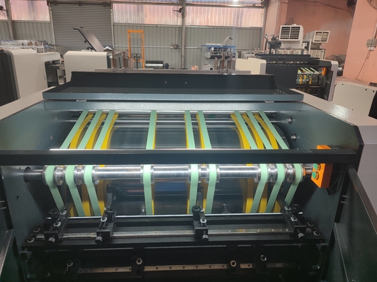 Máquina de Grooving Automática em V - A Solução Última para Grooving de Cartão Eficiente na Fabricação de Caixas Rígidas.