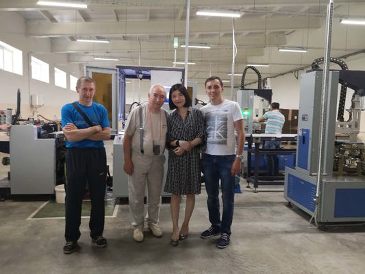 Máquina rígida móvel da caixa com velocidade de 26pc pela máquina minúscula da cartonagem do presente