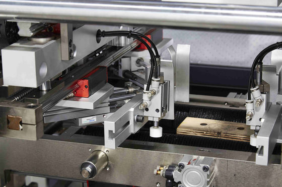 Máquina do alinhamento de papel de envolvimento da caixa 15pcs/min da máquina do cortador do sulco da capa dura V