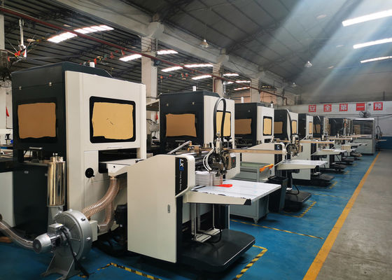 Máquina do alinhamento de papel de envolvimento da caixa 15pcs/min da máquina do cortador do sulco da capa dura V