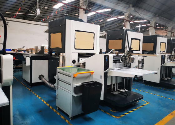 Sistema semiautomático de aplicação de cola para fabricação de caixas rígidas