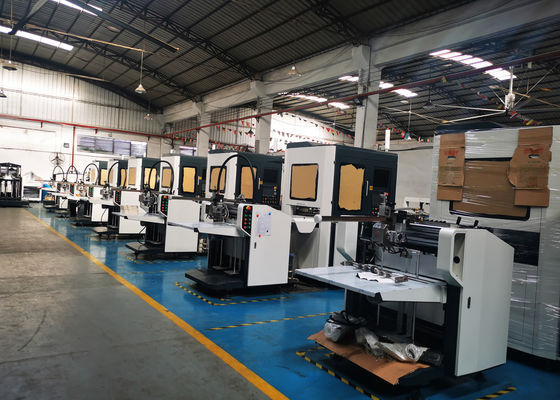 Sistema semiautomático de aplicação de cola para fabricação de caixas rígidas