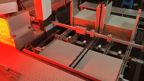 Tampa dura da caixa que posiciona o ajuste do curto período de tempo da caixa de presente da máquina 1500pcs/h
