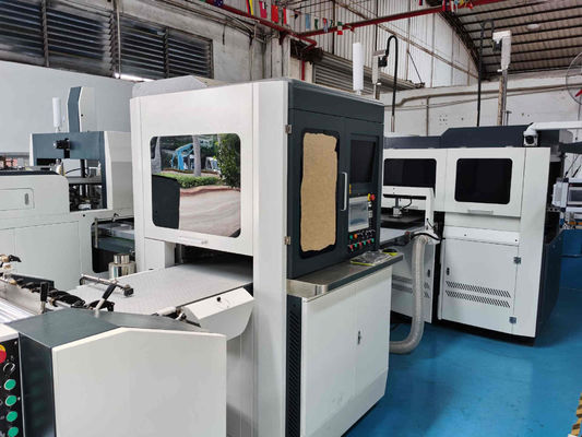 Máquina rígida da cartonagem da embalagem da caixa quadrada com desempenho bonito e boa função