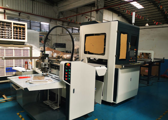 Máquina do alinhamento de papel de envolvimento da caixa 15pcs/min da máquina do cortador do sulco da capa dura V
