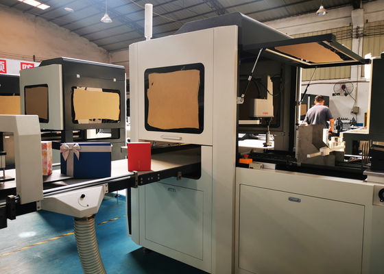 Máquina de colagem de papel rígida de Shoebox que posiciona a máquina para a produção rígida da caixa