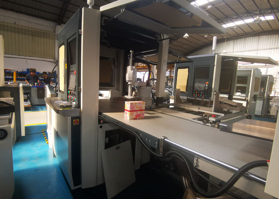 Máquina de colagem de papel automática para a caixa interna que posiciona e para ser uma da etapa para a cartonagem rígida