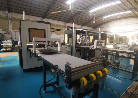máquina 1855kg de 34pcs/Min Shoe Packaging Box Making com posicionamento
