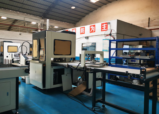 Máquina de colagem de papel rígida de Shoebox que posiciona a máquina para a produção rígida da caixa