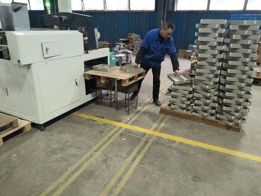 Fita de papel para a caixa de presente que cola a máquina quatro de canto para a máquina da caixa do vinho