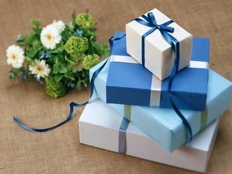 Colar a caixa de presente encurrala a máquina com velocidade 70pcs pelo minuto para a máquina da cartonagem do cartão