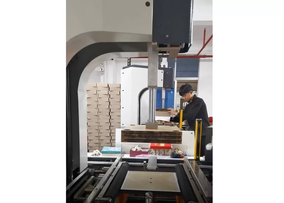 Máquina de envolvimento da caixa, chá automático do telefone e caixa rígidos dos petiscos formando a máquina